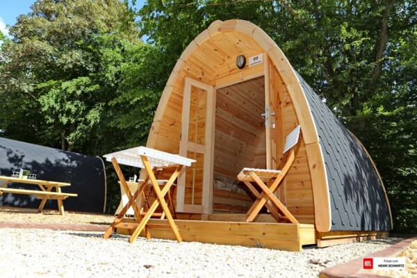 Bungalow POD in legno con terrazza e arredo esterno