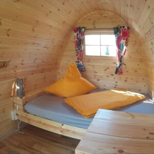 Camera matrimoniale interna del Camping POD in legno da 3,5 m