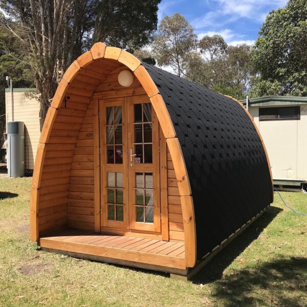 Bungalow POD in legno da giardino con ingresso vetrato