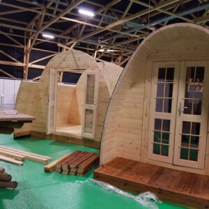 Bungalow POD in legno esposti in fiera