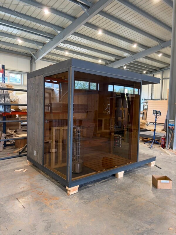 Sauna modulare da esterno con zona Mini Dress aperta