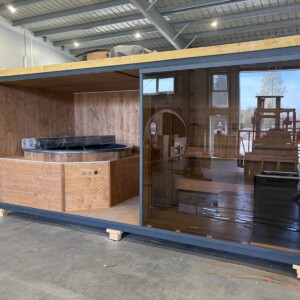 Sauna modulare da giardino con vasca Hot Tub coperta