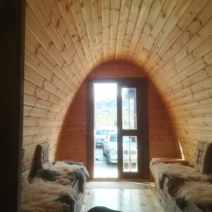 Interno del Camping POD 2,4 x 5,5 m con zona living