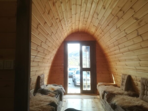 Interno del Camping POD 2,4 x 5,5 m con zona living