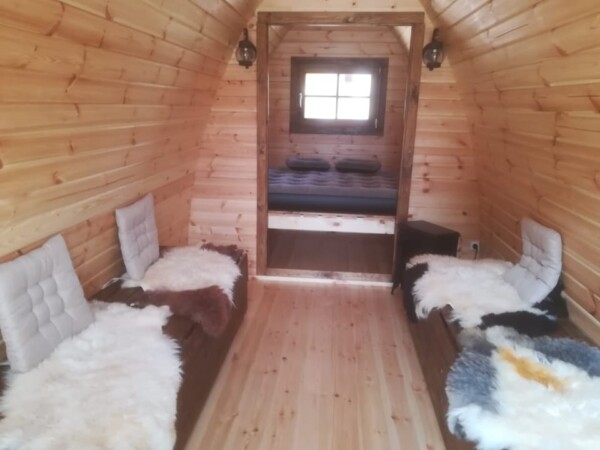 Interno del Camping POD in legno 2,4 x 5,5 m con zona notte